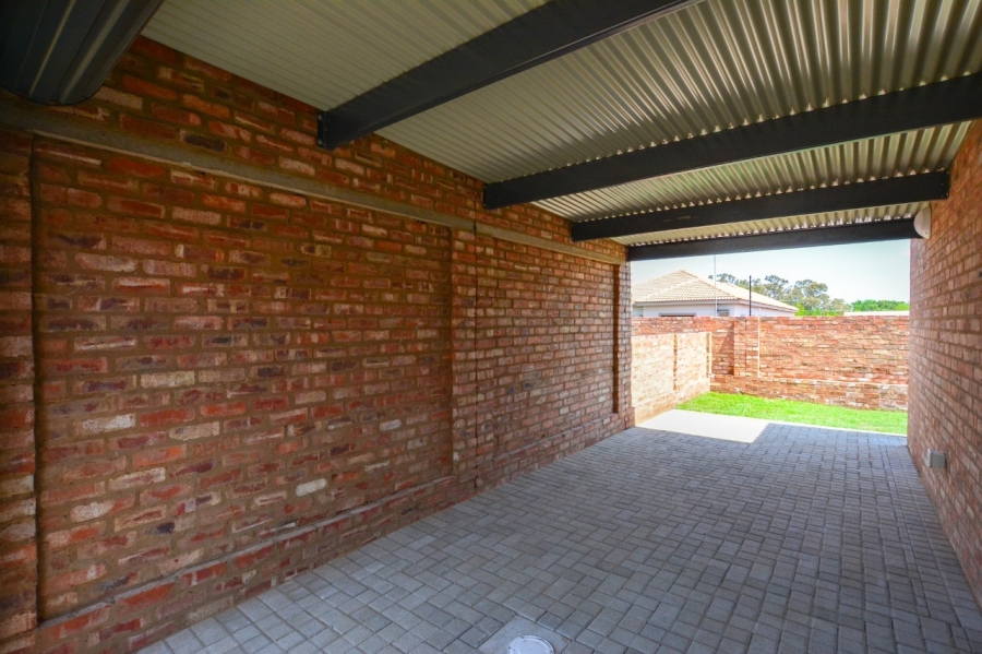 To Let 2 Bedroom Property for Rent in Van Der Hoff Park North West